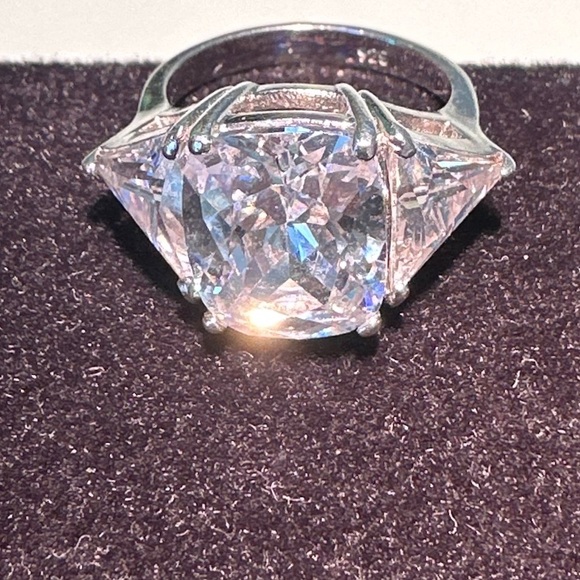 Colourless Moissanite Diamond,Engagement Solitaire Ring w Trillions - Picture 3 of 8